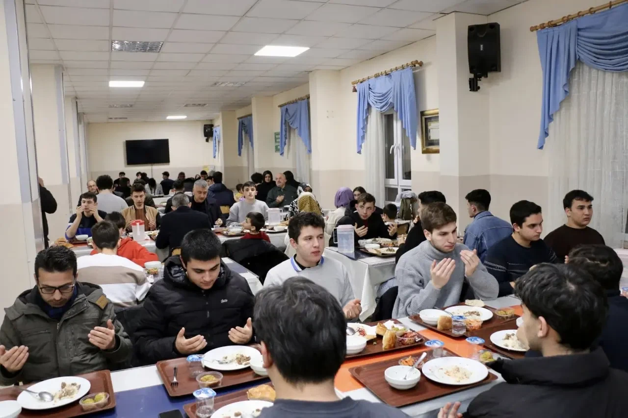 Amasya’da Öğrencilerle Gönül Sofrası 3