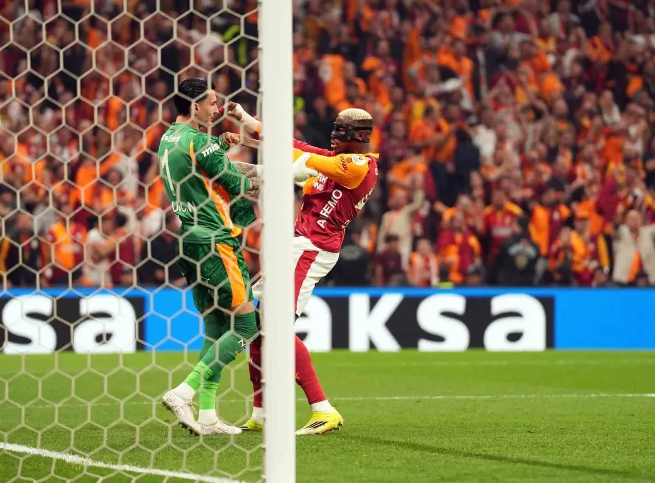 Galatasaray Derbiyi Farklı Kazandı Şampiyonluk Şarkıları Çalmaya Başladı 3