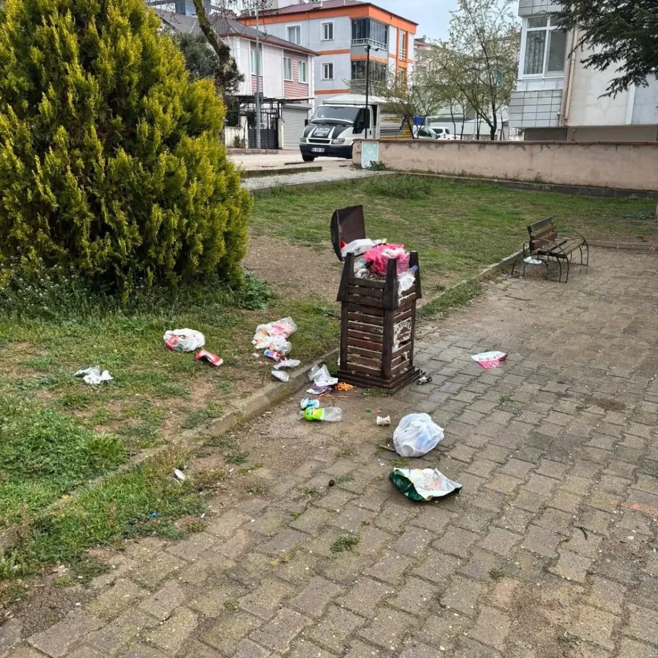 BELEDİYEDEN ÇEVRE UYARISI: 24 SAATTE YENİDEN KİRLENDİ! 3