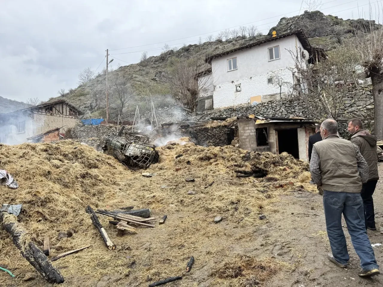 Merzifon Gençleri Yangın Sonrası Birlik Güç Oldu 4