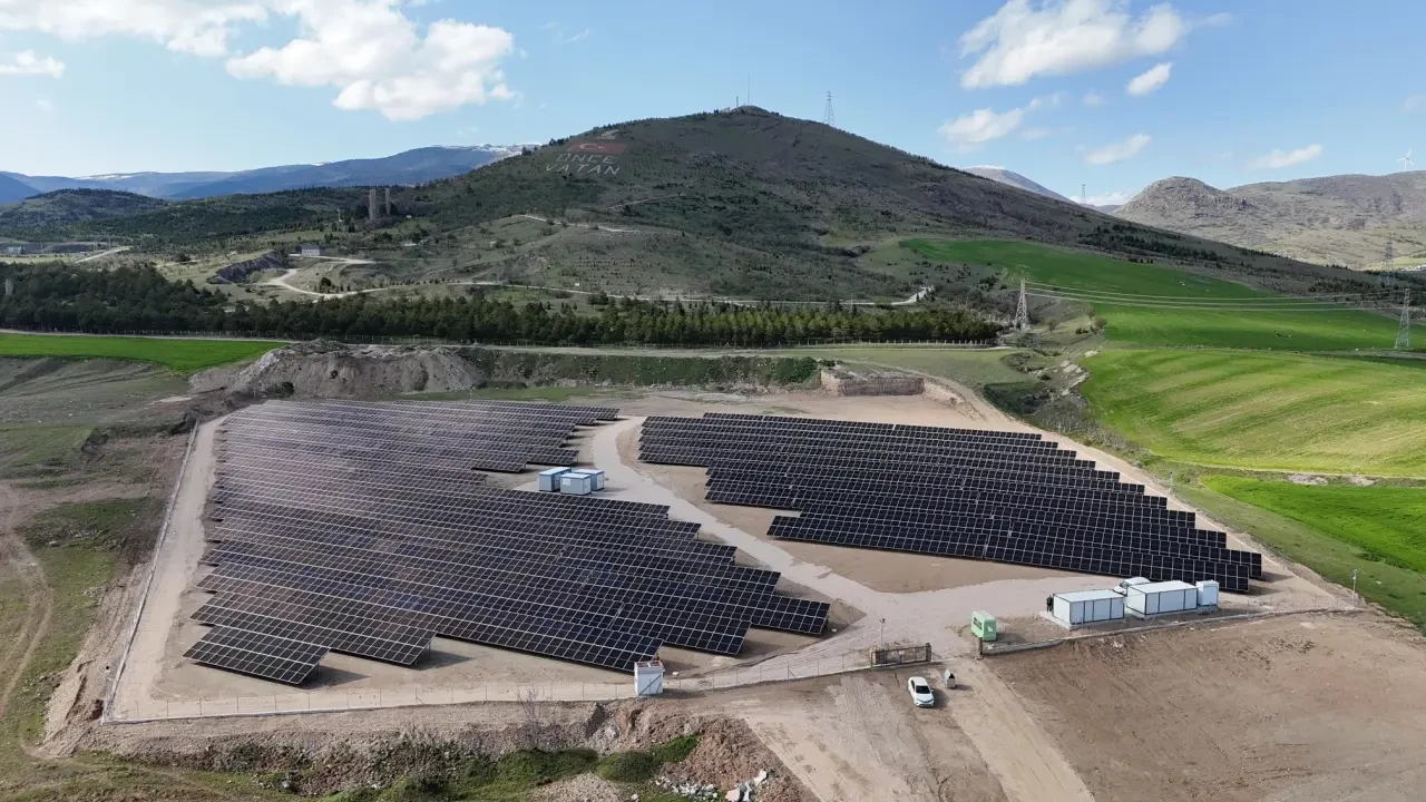 Merzifon’da Güneşten Güç Alan Belediye 5