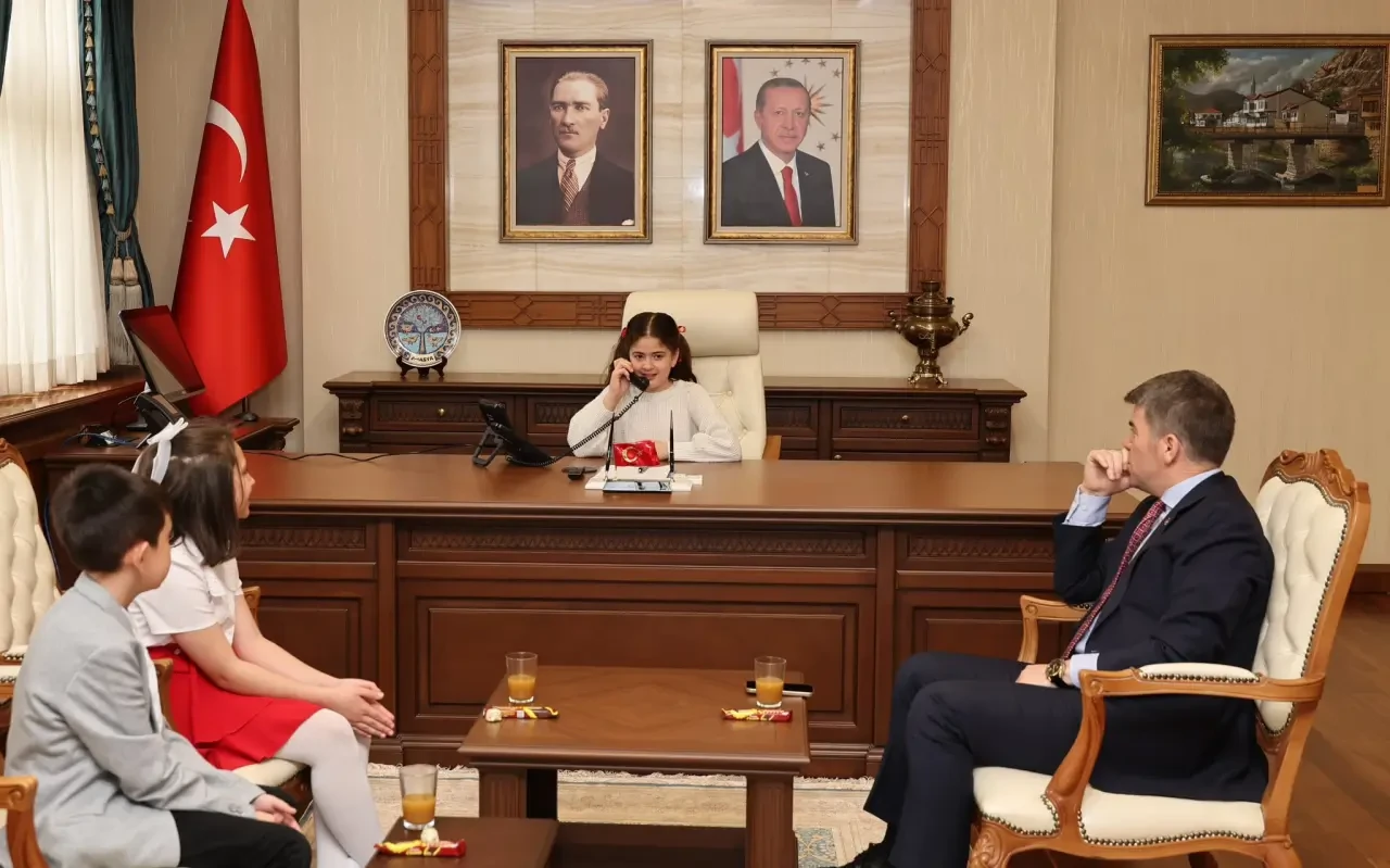Amasya’da Valilik Makamı Çocuklara Emanet Edildi 3
