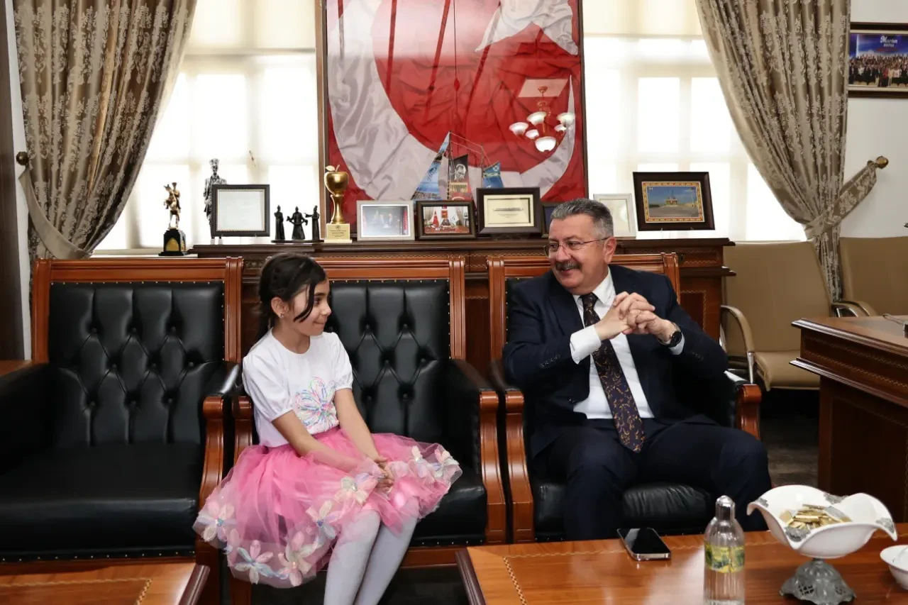 Merzifon’da Başkanlık Koltuğu Çocuklara Emanet Edildi 2