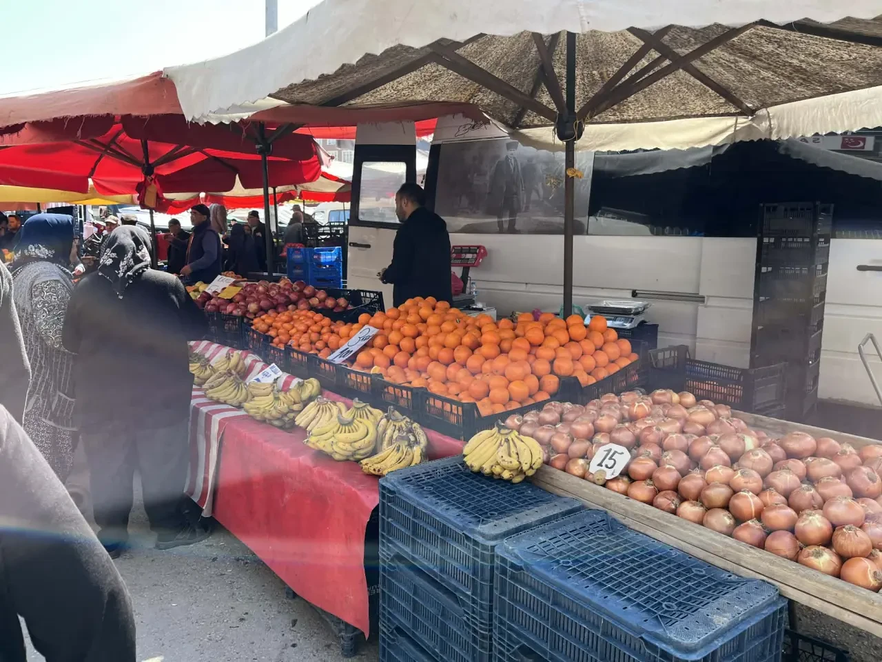 Merzifon Pazarında Cep Yakan Etiketler 3