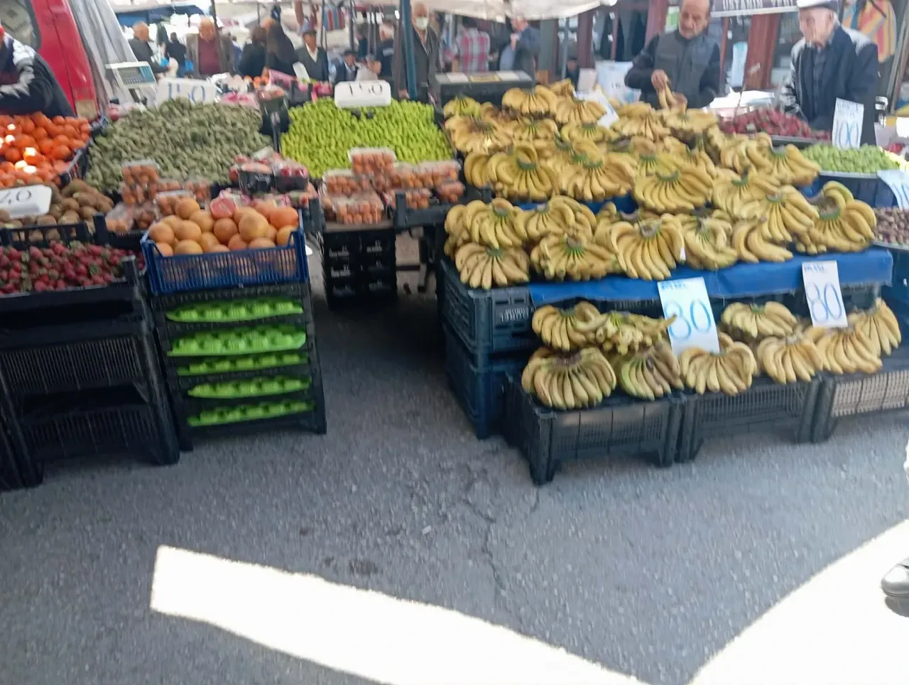Merzifon Pazarında Fiyatlar Geriledi: Yaz Sebzeleri Tezgahları Doldurdu! 4