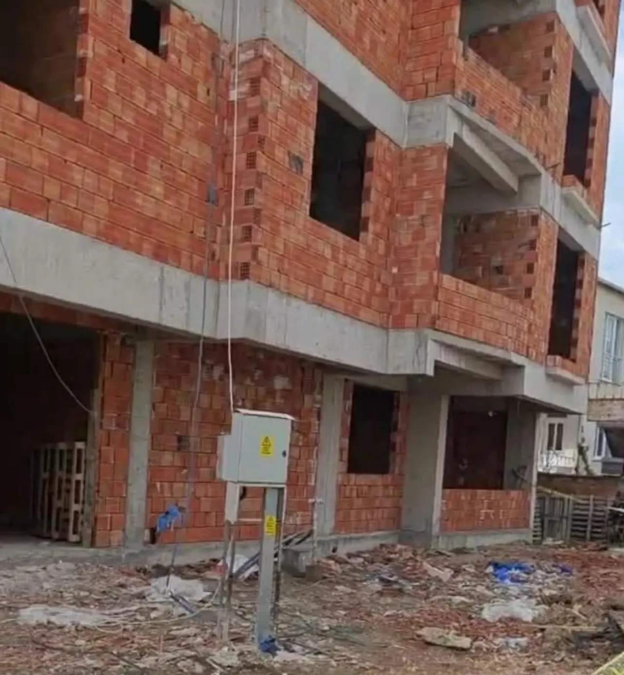 Suluova’da İnşaat İşçisi Çatıdan Düştü 1