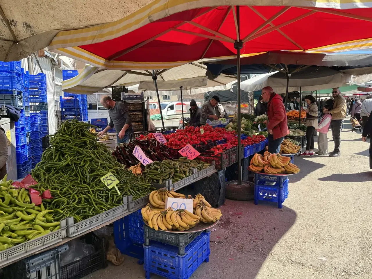 Merzifon Pazarında Cep Yakan Etiketler 2