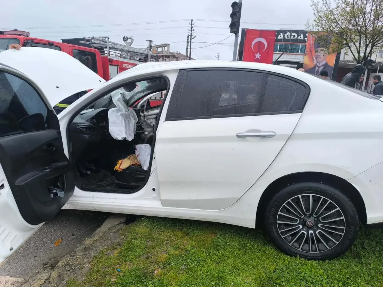 Merzifon’da Otobüs İle Otomobil Çarpıştı: 1 Yaralı! 2