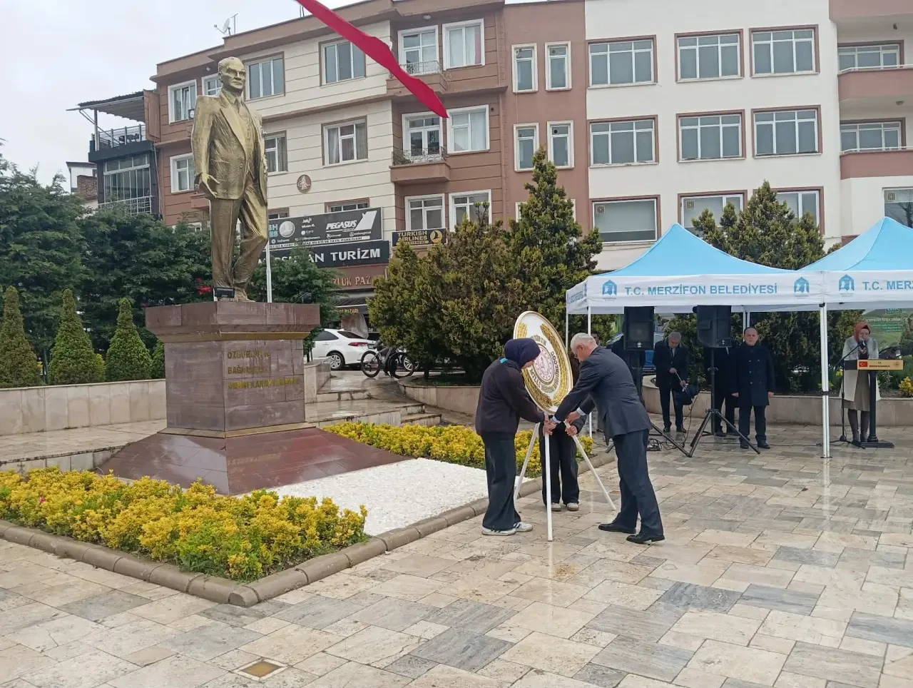 Merzifon’da 23 Nisan Coşkusu Çelenk Töreniyle Başladı 1