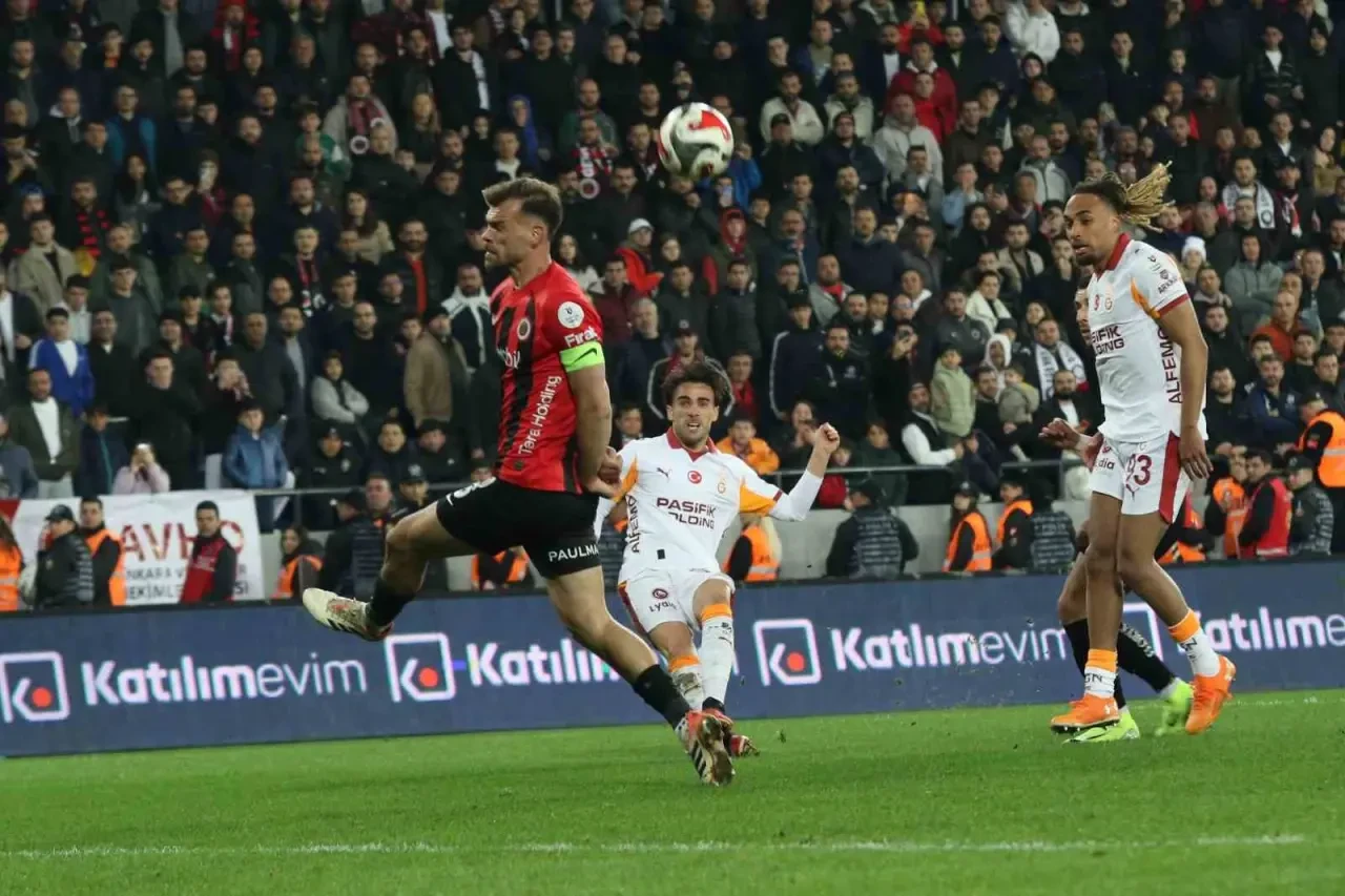 Galatasaray 3 Puanı Aldı, Farkı Açtı! 1