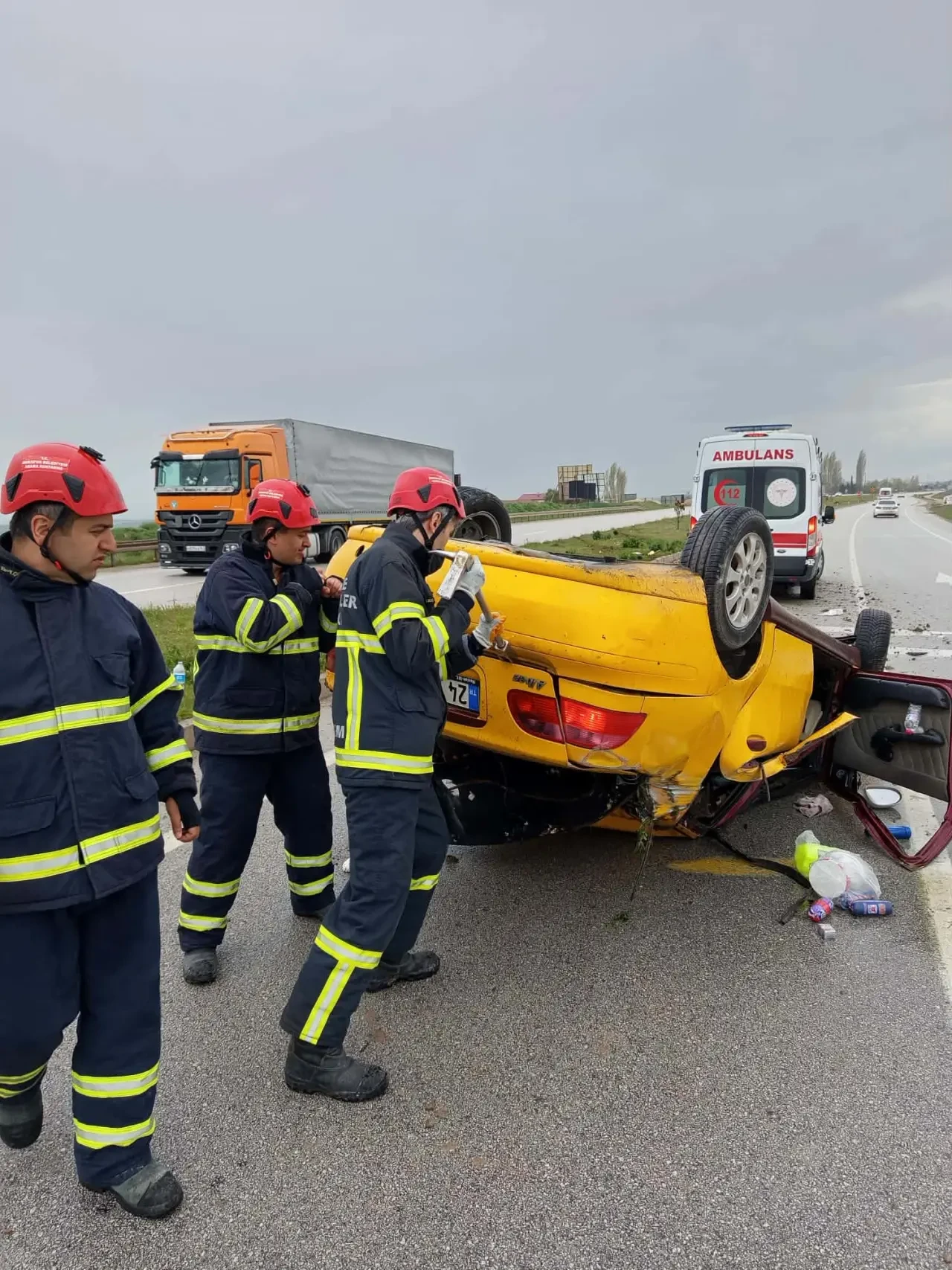 Yağış Kazayı Getirdi: Araç Takla Attı, 2 Yaralı! 2
