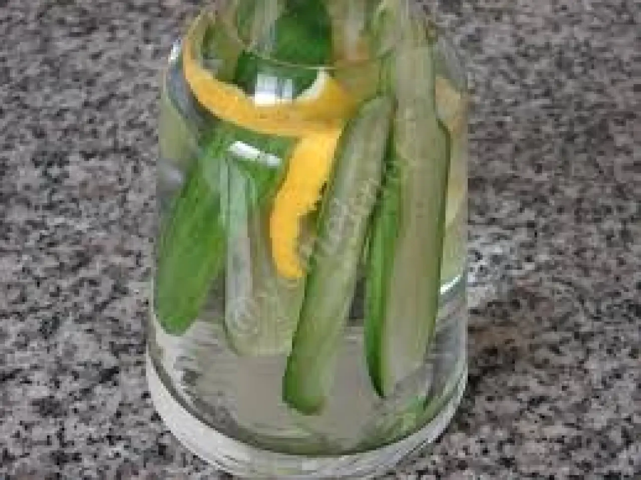 Şişkinliğe Doğal Çözüm: Ödem Attıran Bitkisel Su Trend Oldu! 1