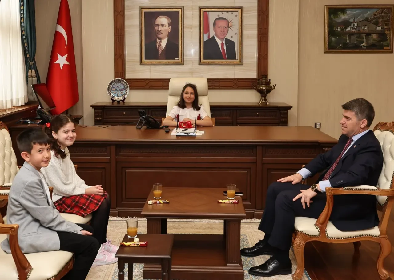 Amasya’da Valilik Makamı Çocuklara Emanet Edildi 4