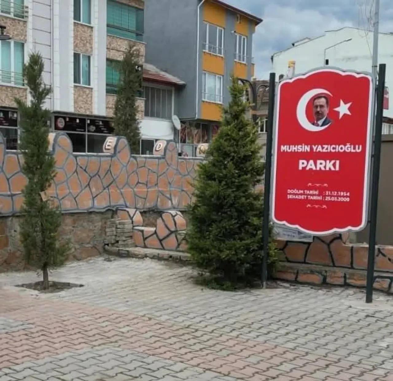 “Tek Ağaçlık Tören” Gündem Oldu 1