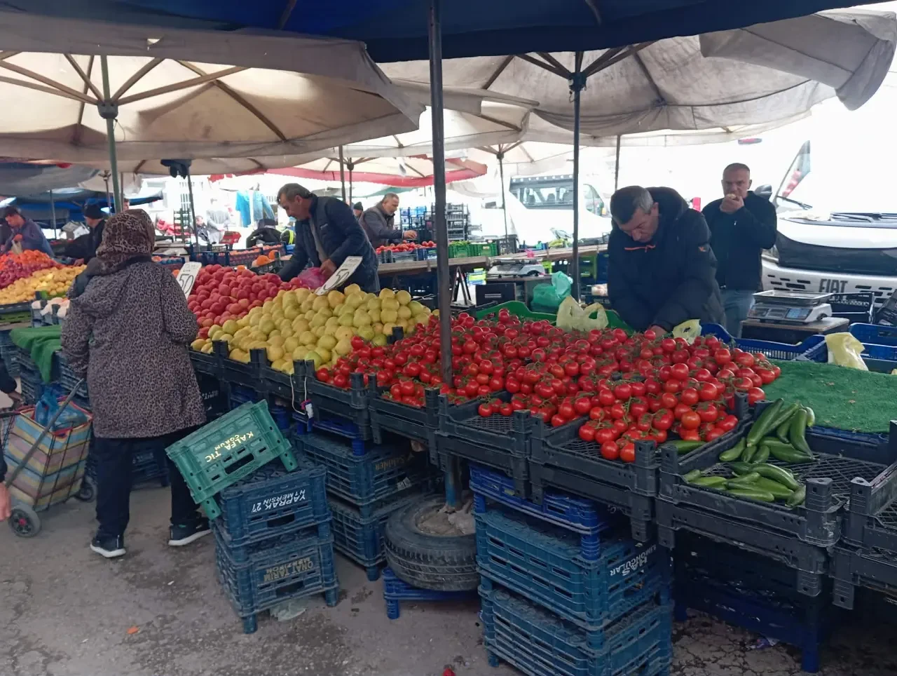 Merzifon Pazarında Yoğunluk! Fiyatlar Cep Yakıyor! 1