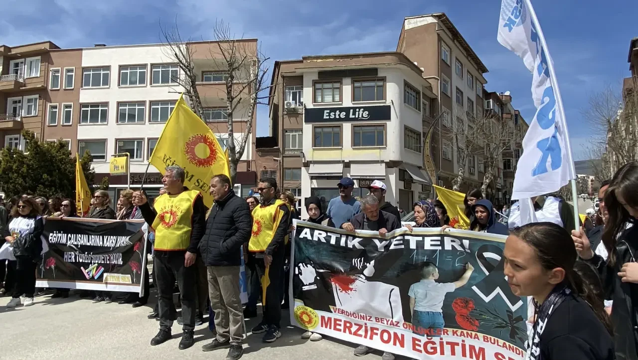 Merzifon’da Eğitimcilerden Şiddete Tepki Yürüyüşü 2