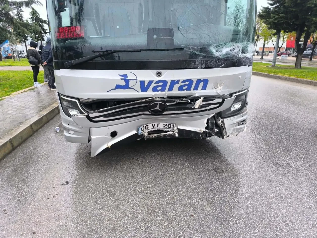 Merzifon’da Otobüs İle Otomobil Çarpıştı: 1 Yaralı! 4