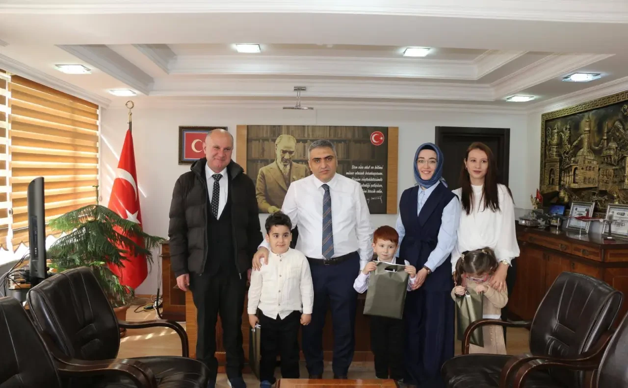 Merzifon'da Minikler Kaymakamlığı Devraldı 4