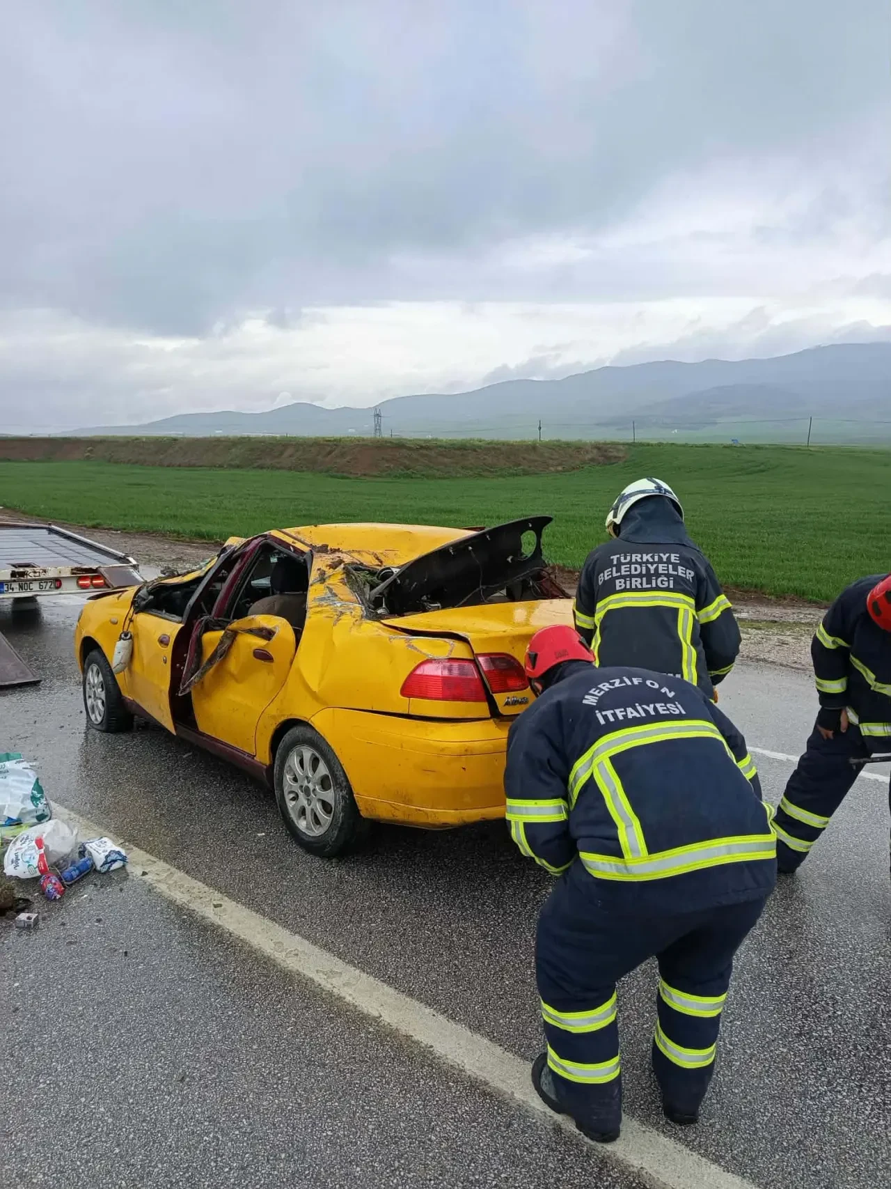 Yağış Kazayı Getirdi: Araç Takla Attı, 2 Yaralı! 3