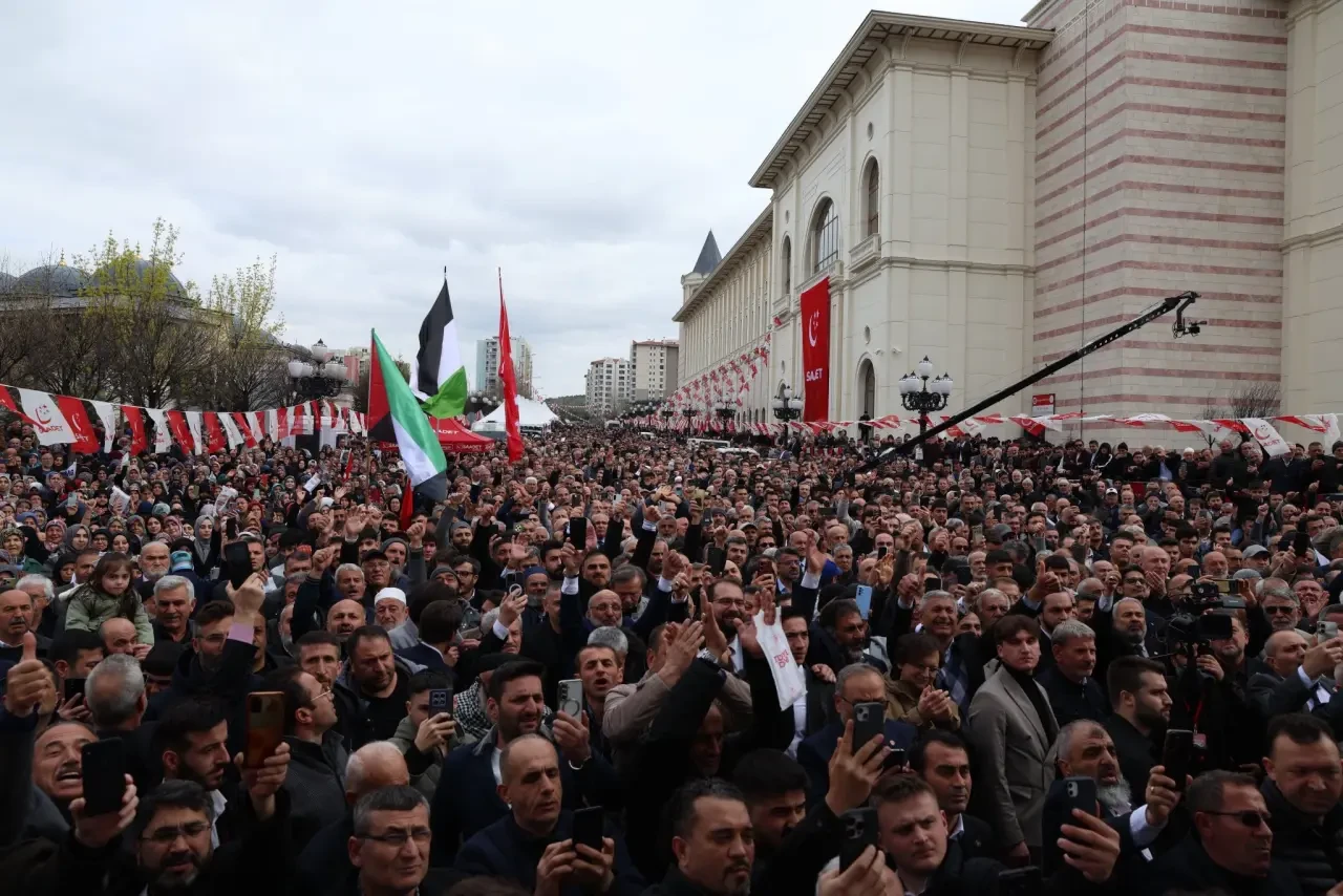 Saadet Partililer Salona Sığmadı! 1