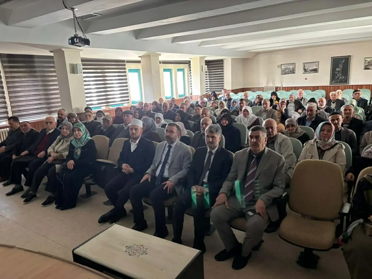 130 Kişilik Dev Katılım: Merzifon'da Hac Semineri Gerçekleşti 4