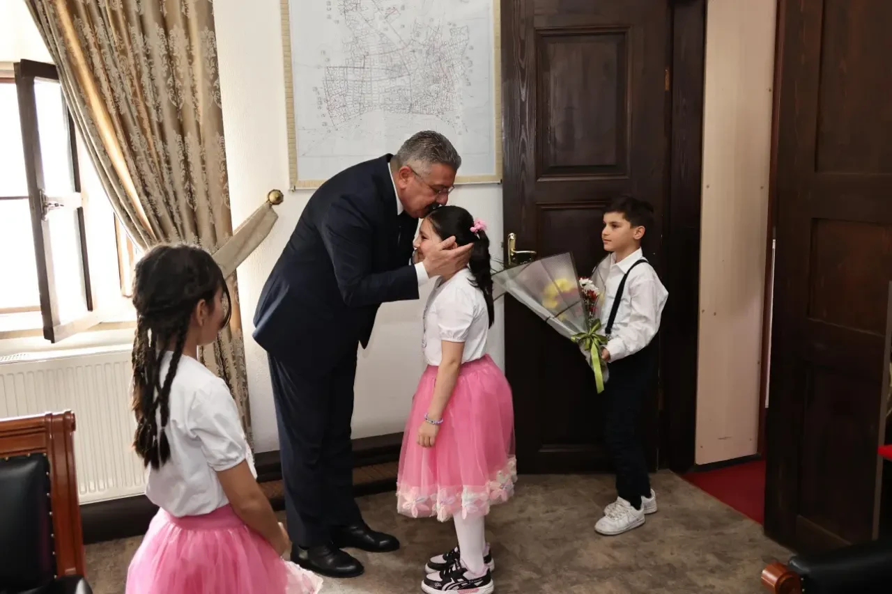 Merzifon’da Başkanlık Koltuğu Çocuklara Emanet Edildi 1