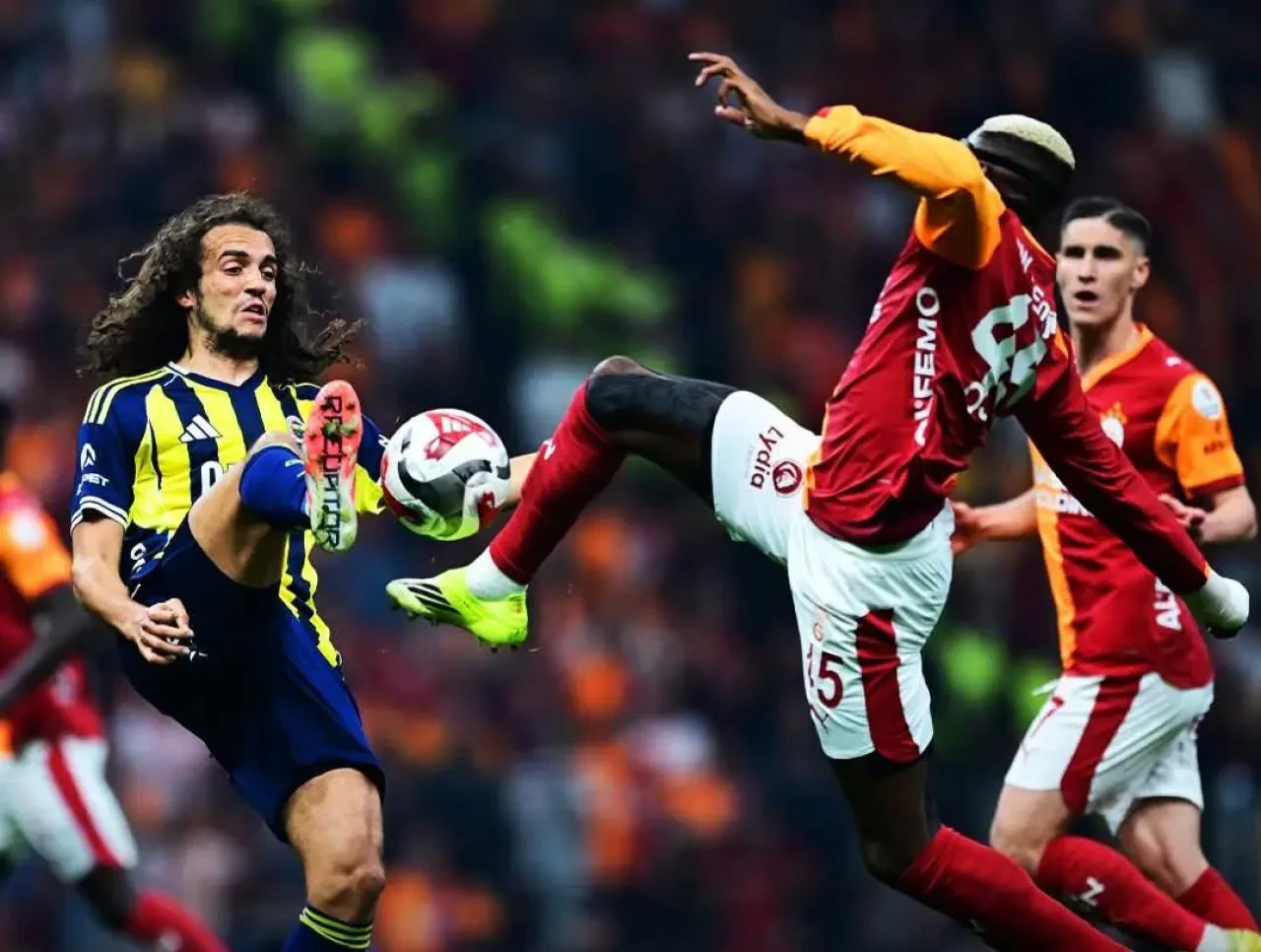 Galatasaray Derbiyi Farklı Kazandı Şampiyonluk Şarkıları Çalmaya Başladı 1