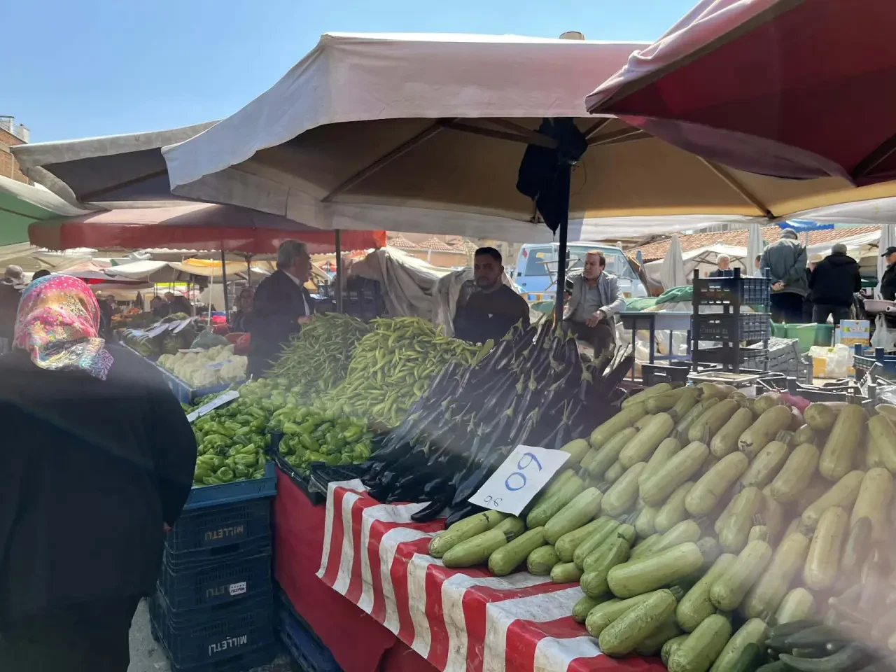 Merzifon Pazarında Cep Yakan Etiketler 1