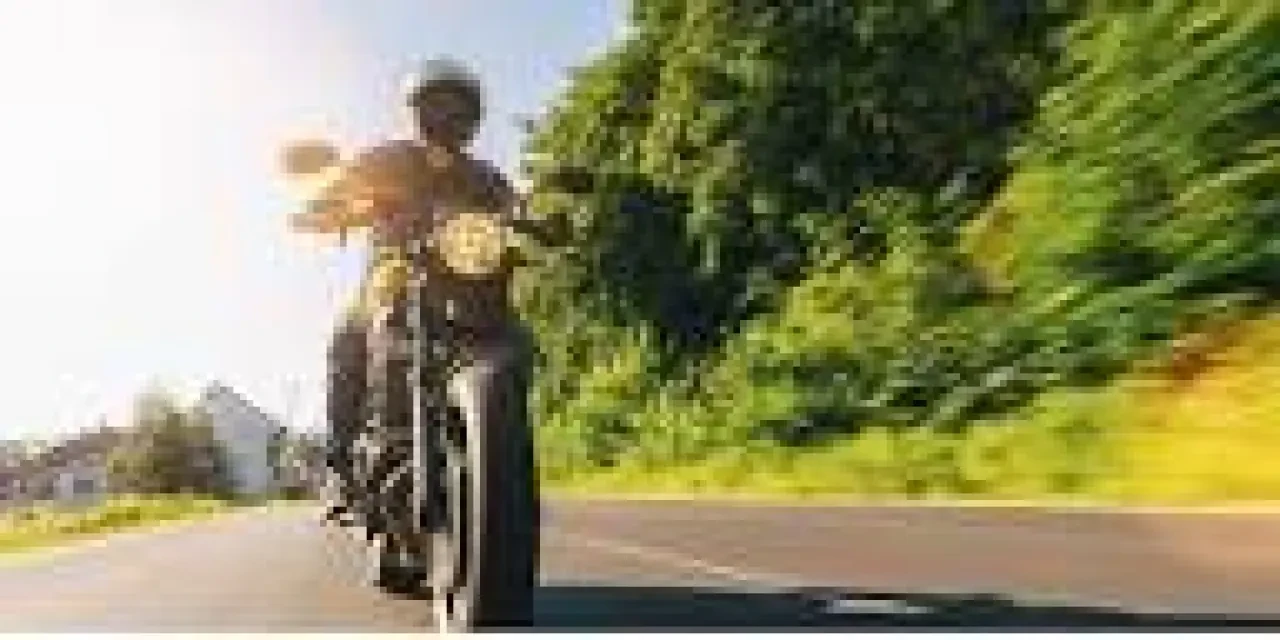 Rüyada Motor Görmek Ne Anlama Gelir? Hız, Değişim ve Kontrol Mesajı! 1