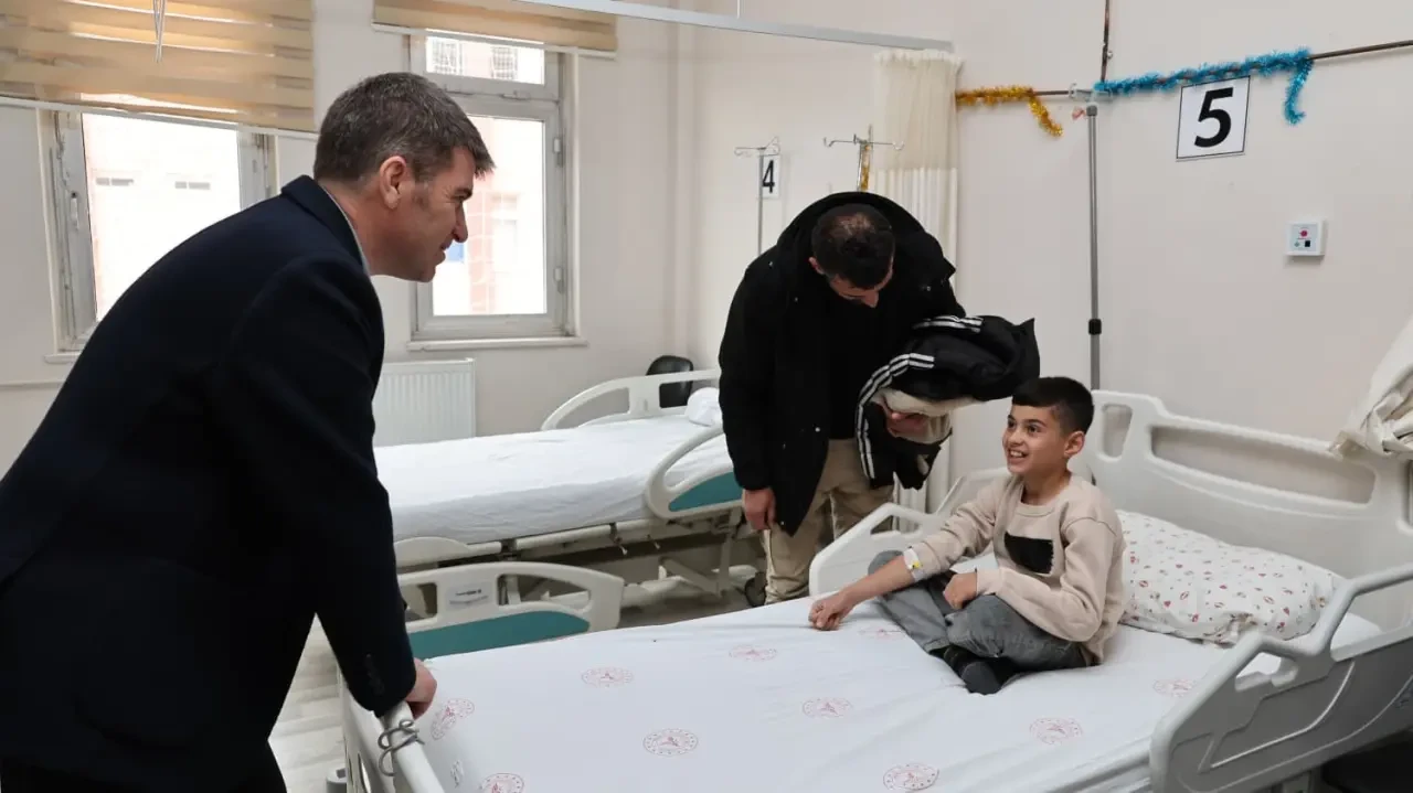 Amasya Valisi Bakan’dan Çocuklara Moral Ziyareti 2