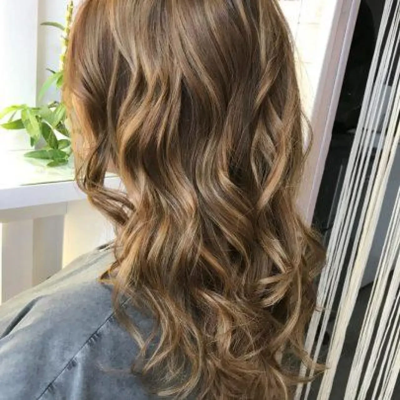 İlkbahar 2026 Saç Trendleri: Taze Kesimler ve Işıltılı Renklerle Yenilenme Zamanı 1