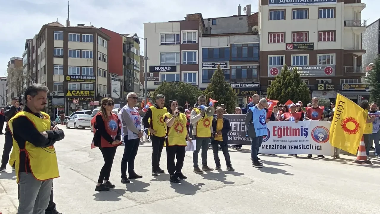 Merzifon’da Eğitimcilerden Şiddete Tepki Yürüyüşü 1