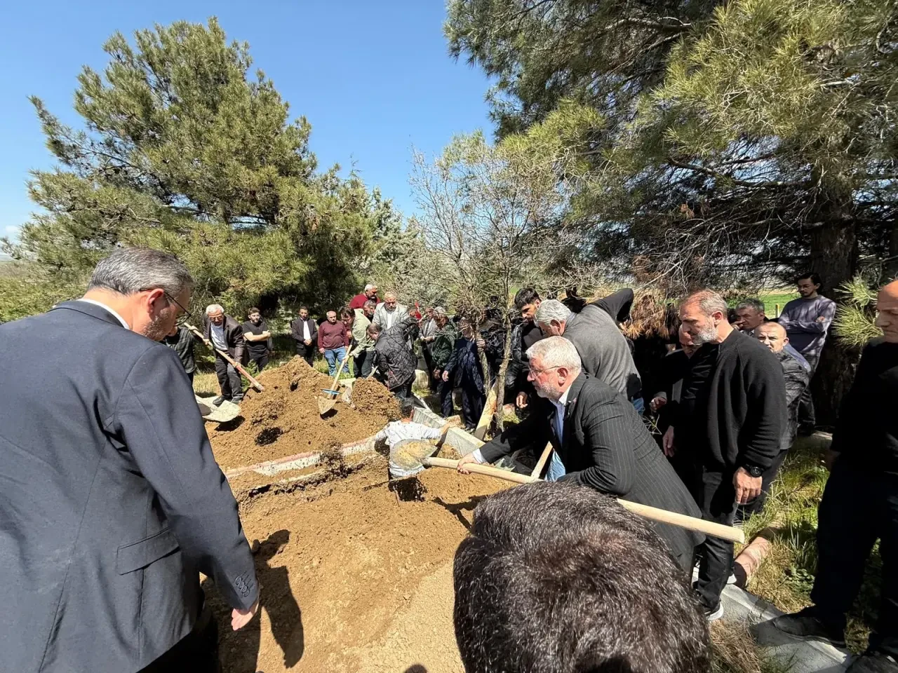 Çorum’da Acı Gün: Hasibe Evcimen Son Yolculuğuna Uğurlandı 2
