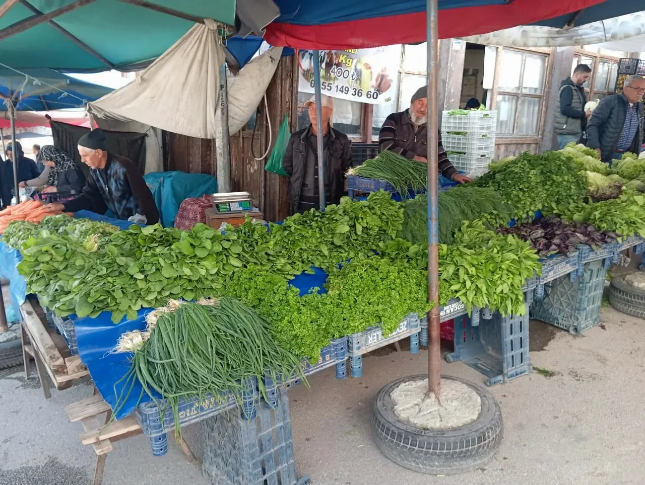 Merzifon Pazarında Fiyatlar Geriledi: Yaz Sebzeleri Tezgahları Doldurdu! 1