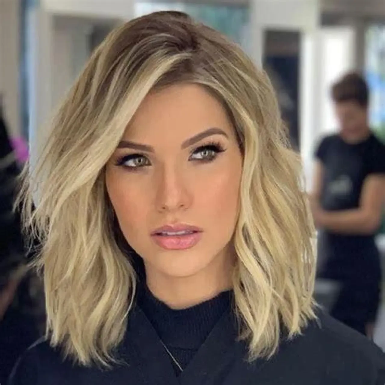 İlkbahar 2026 Saç Trendleri: Taze Kesimler ve Işıltılı Renklerle Yenilenme Zamanı 5