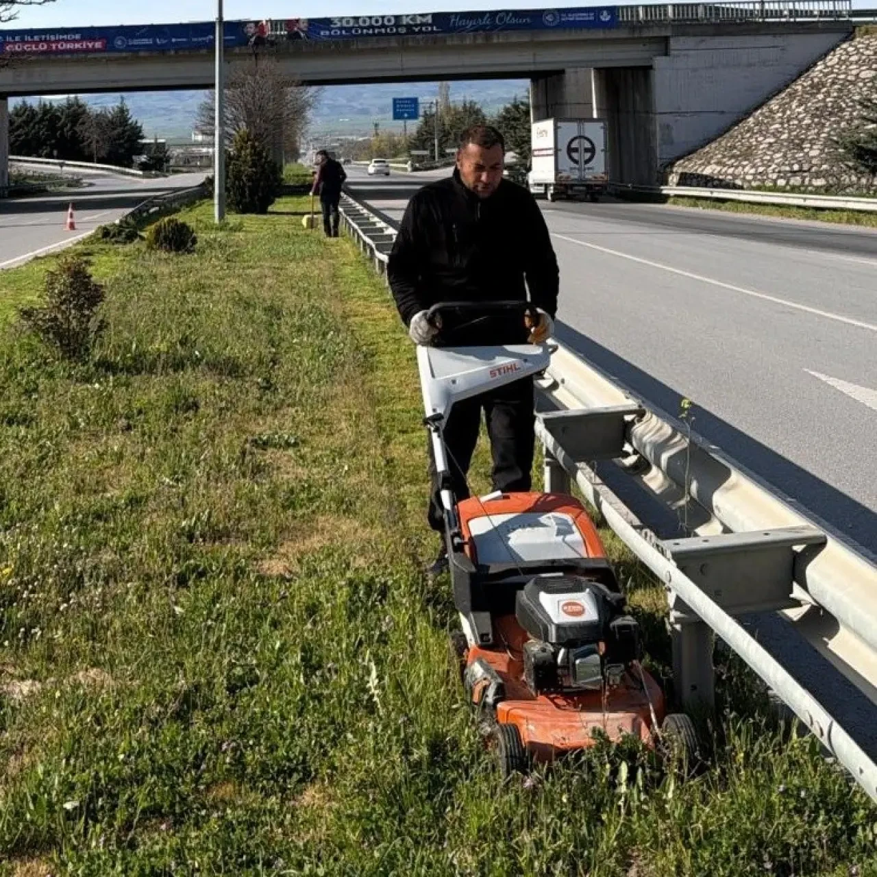 Merzifon Park ve Bahçeler Ekipleri Sahada 6