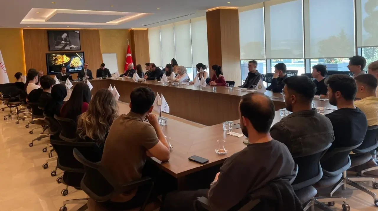 Amasya Üniversitesi Öğrencileri Ahlatcı Holding’de 2