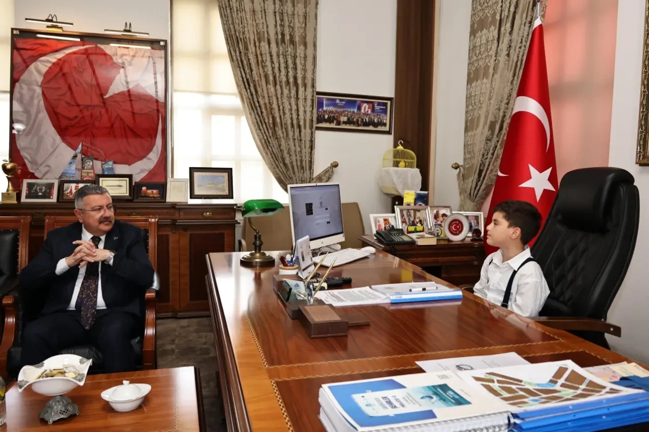 Merzifon’da Başkanlık Koltuğu Çocuklara Emanet Edildi 6