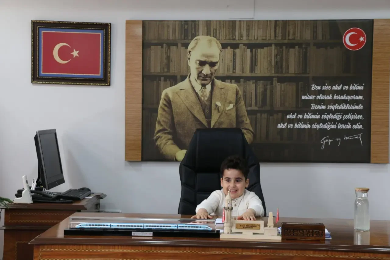 Merzifon'da Minikler Kaymakamlığı Devraldı 3