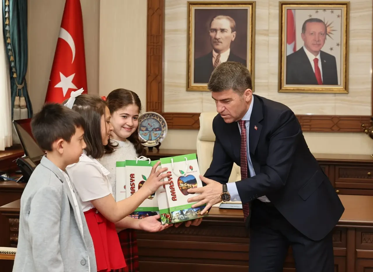 Amasya’da Valilik Makamı Çocuklara Emanet Edildi 5