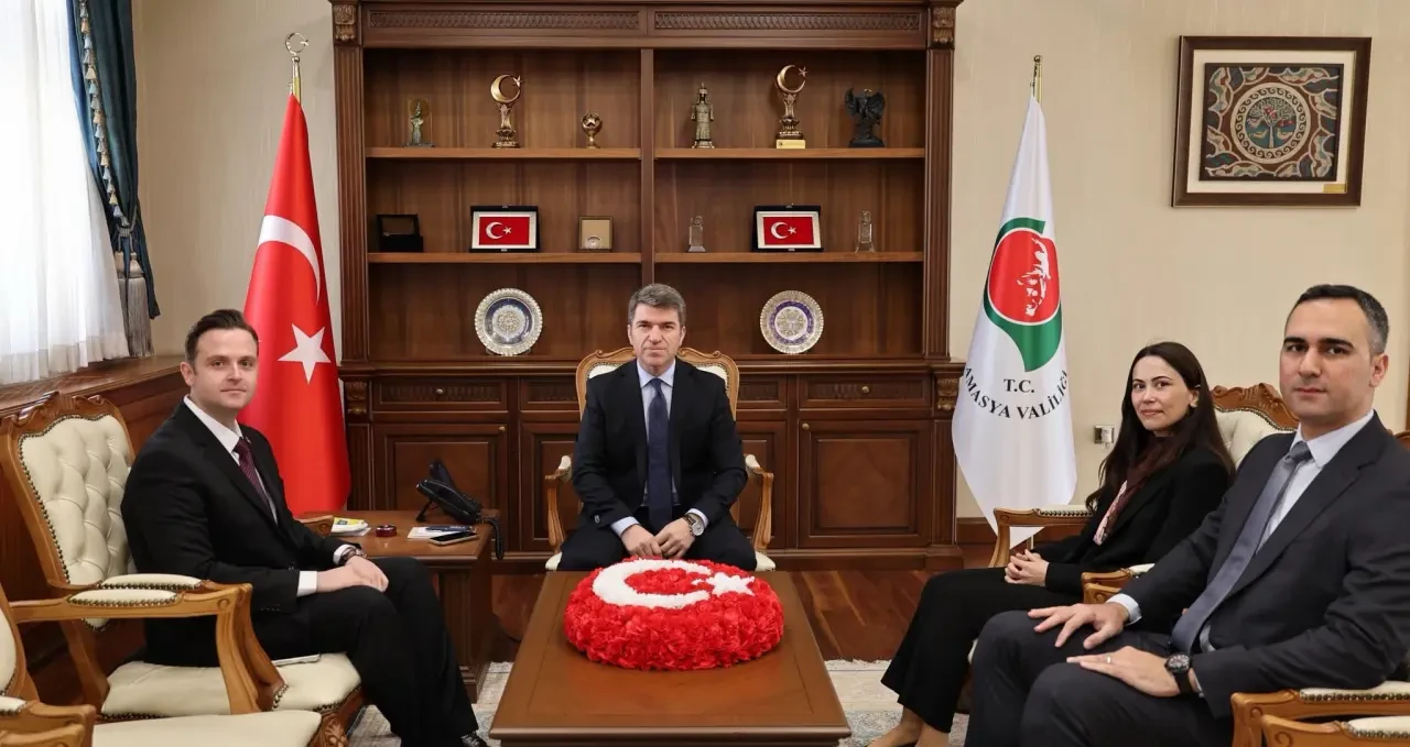 Amasya Valisi Bakan Misafirlerini Ağırladı 1