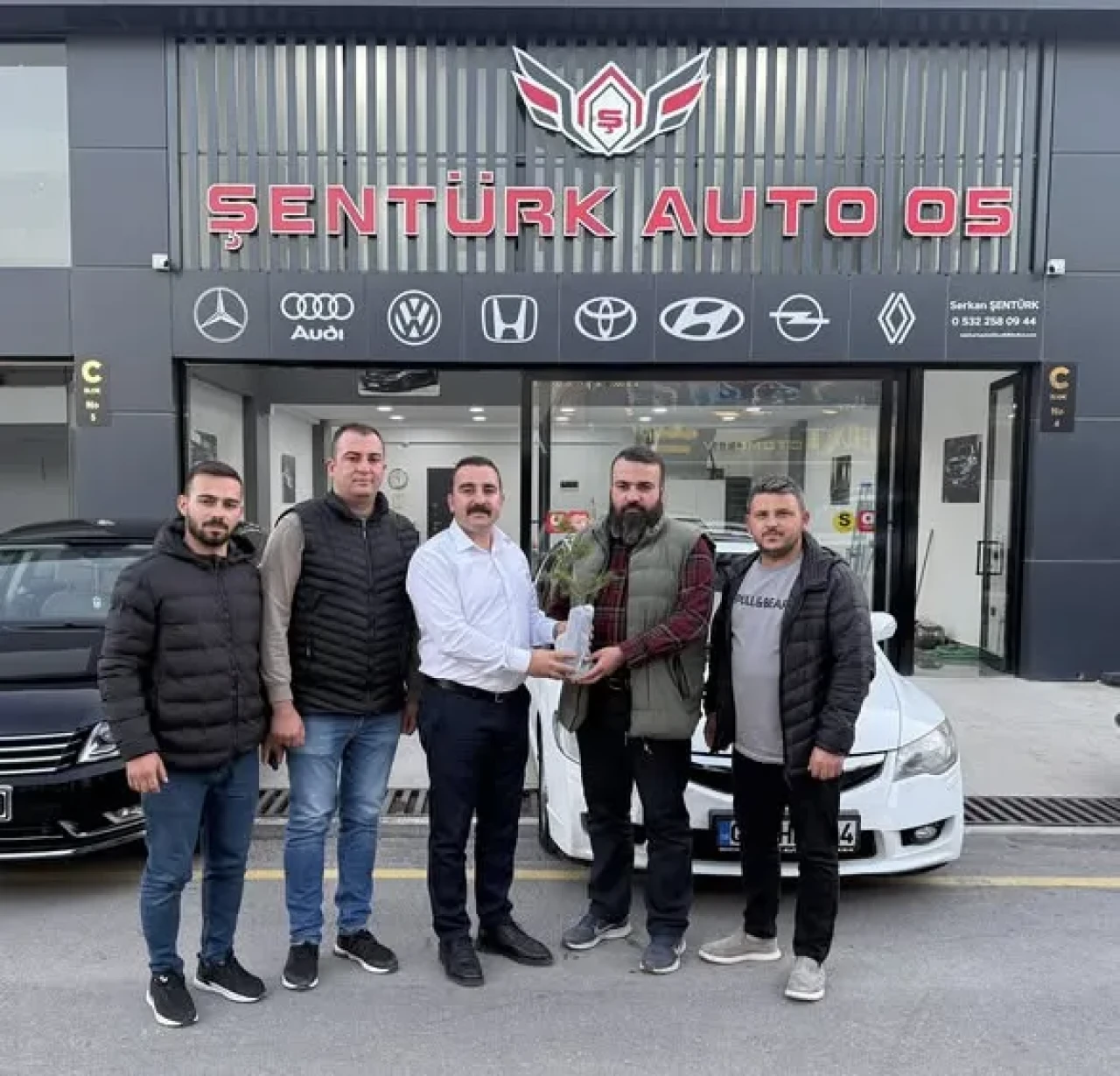 Yeni İş Yerine Umut Tohumu: Merzifon Gençlerinden Fidan Hediyesi