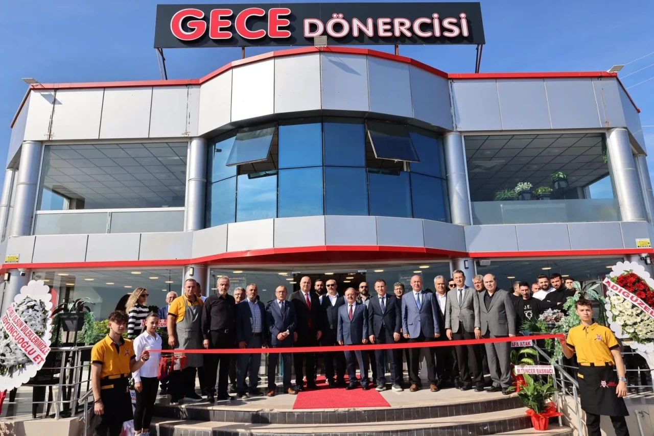 Gece Dönercisi'ne Görkemli Açılış!