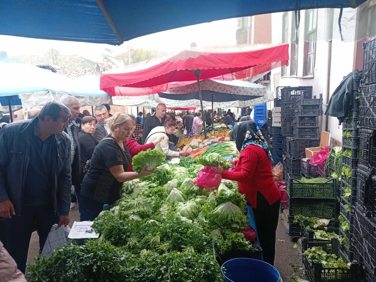 Merzifon Pazarında Kış Tezgâhları Raflarda Yerini Almaya Başladı