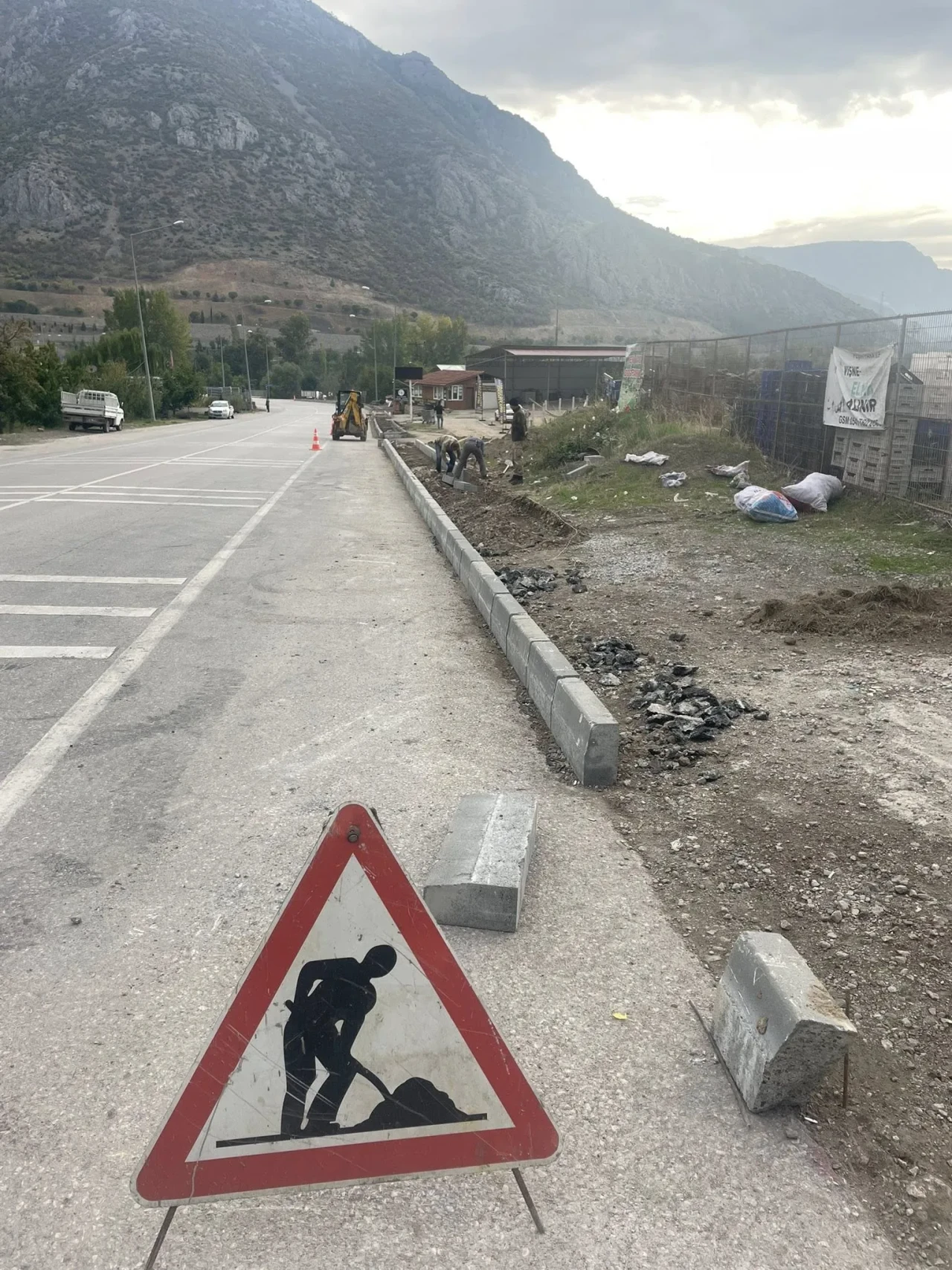 Ziyaret Belediyesi Kaldırım Çalışmalarını Sürdürüyor