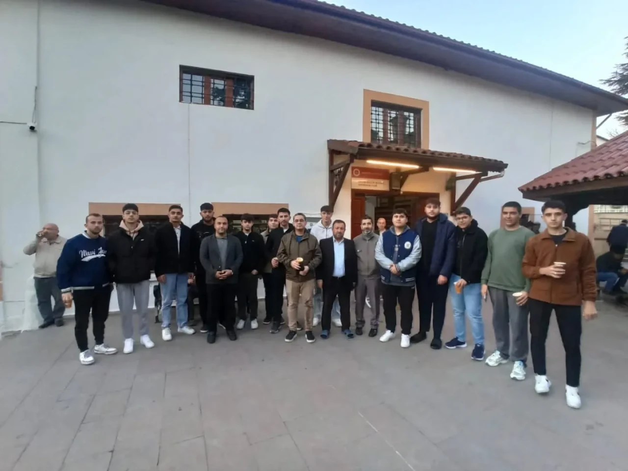 Gençler Seher Vaktinde Huzura Durdu