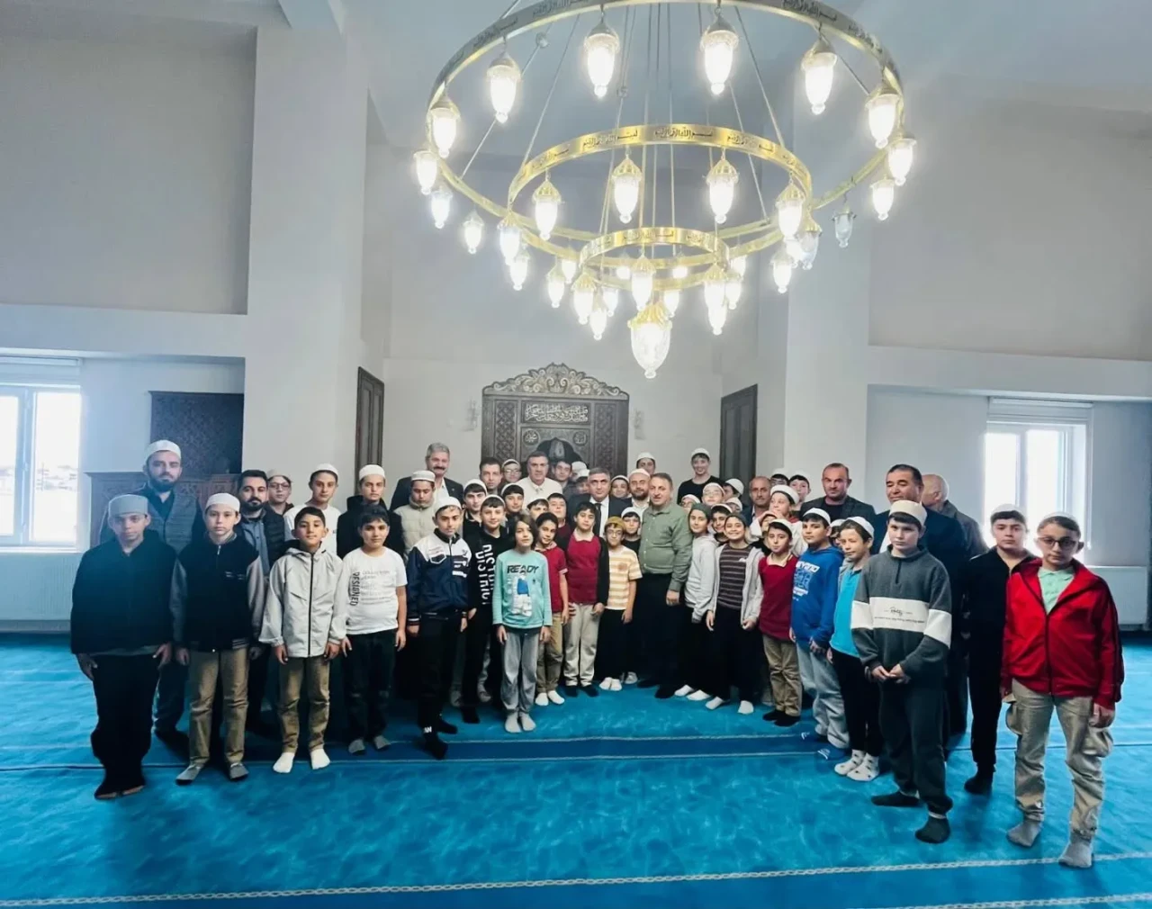 Merzifon’da Protokol, Hafız Öğrencilerle Namaz'da