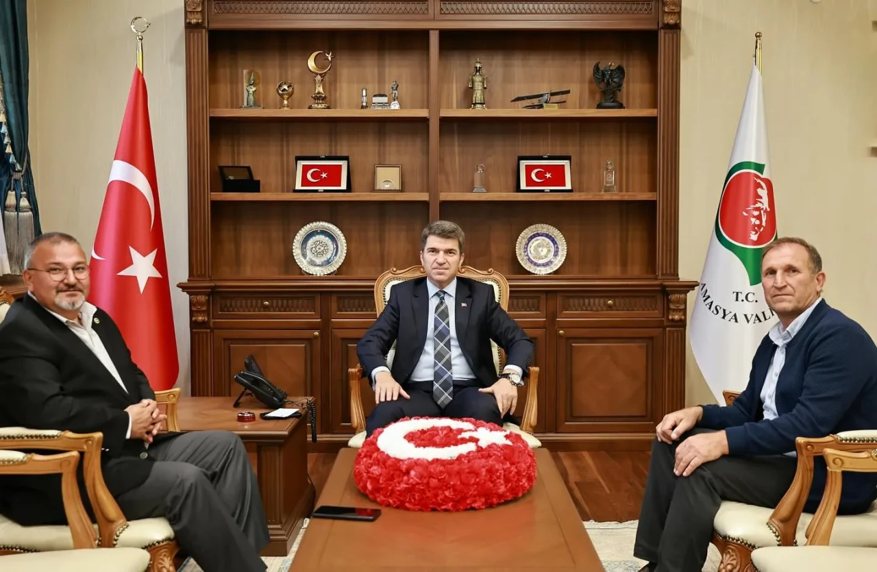 Amasya’da Dostane Buluşma: Eski Vekil Tuncer, Vali Bakan’ı Ziyaret Etti