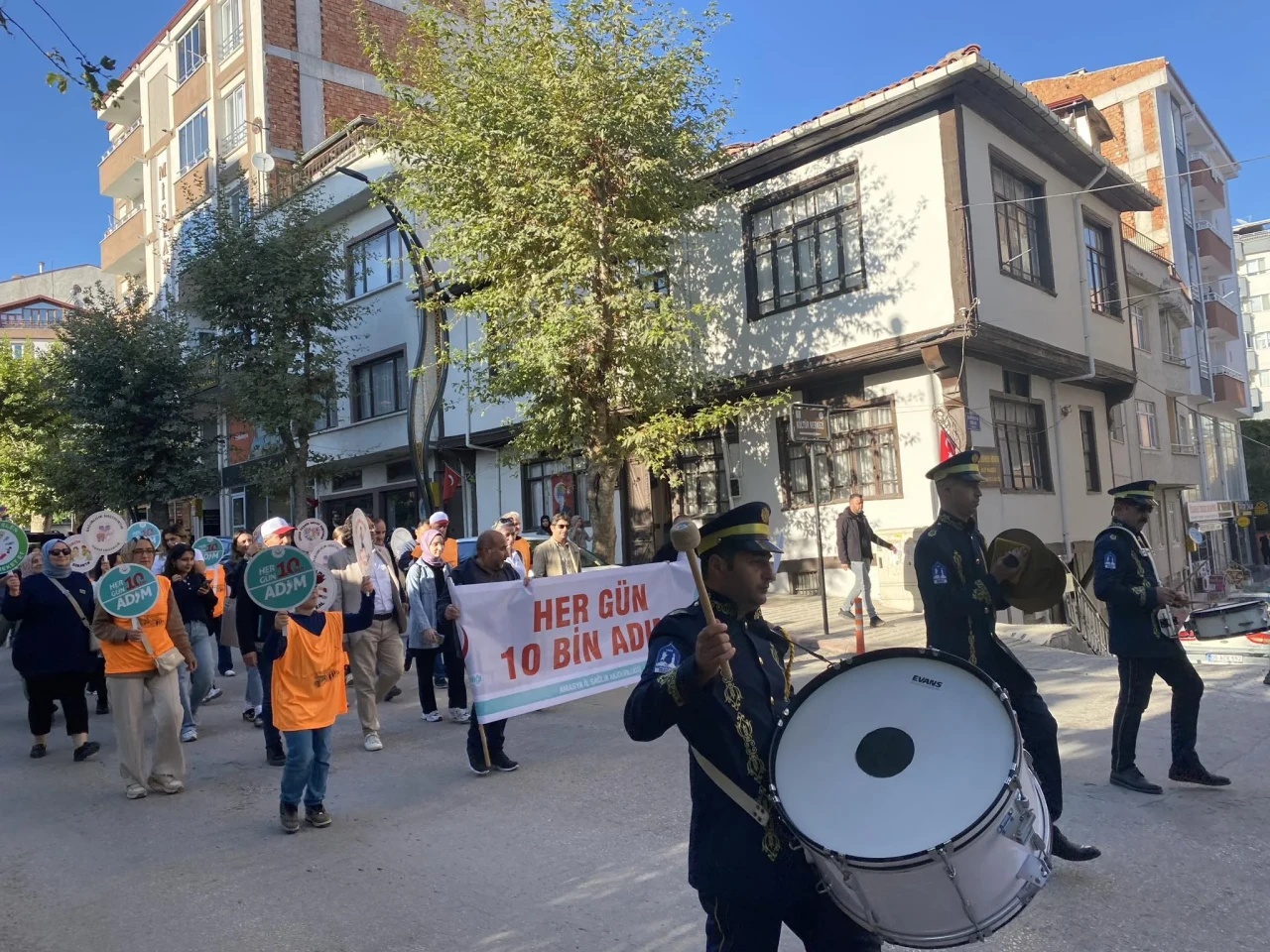 Merzifon’da Dünya Yürüyüş Günü Etkinliği Renkli Görüntülere Sahne Oldu