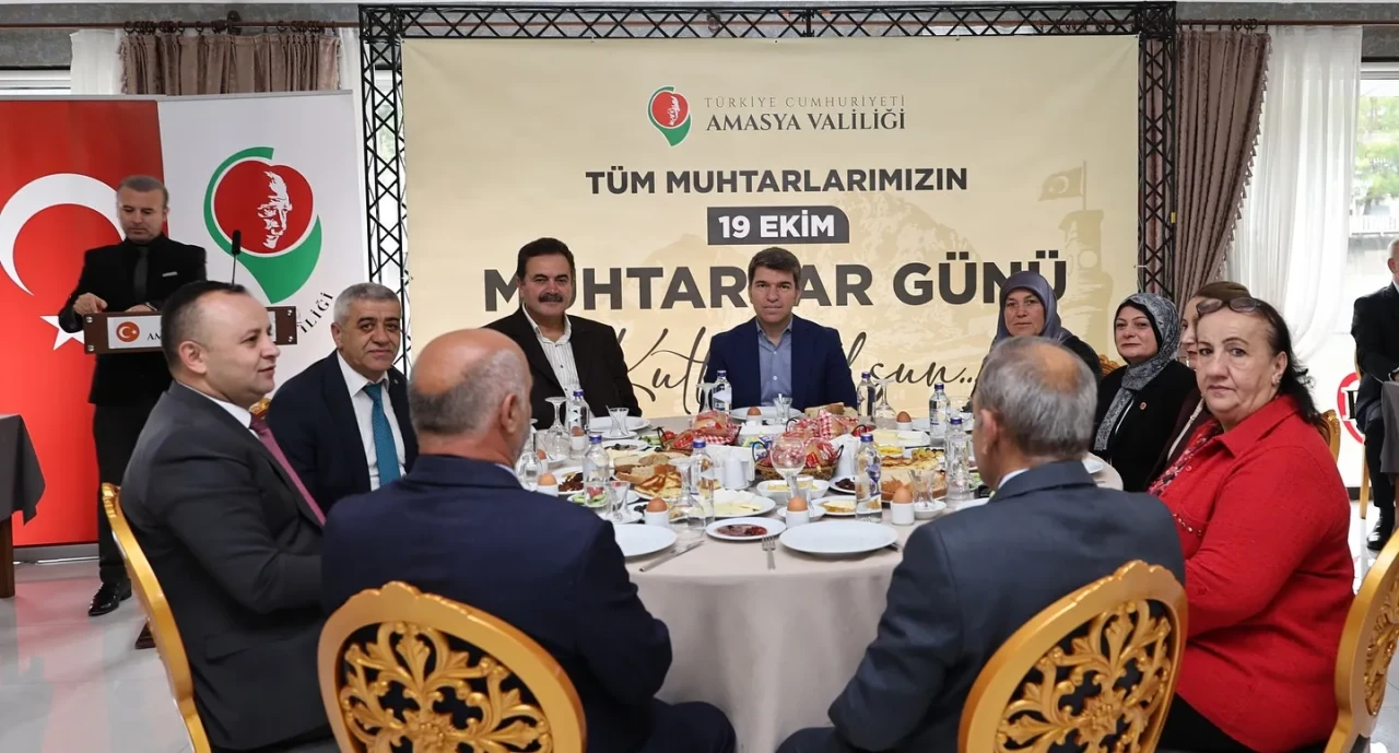 Amasya Valisi Önder Bakan, Muhtarlarla Bir Araya Geldi